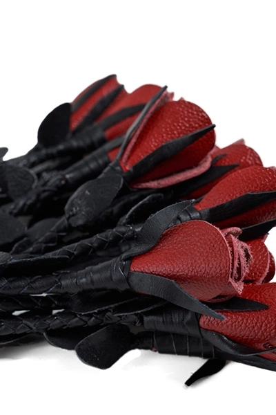 Mister B Leren Flogger Met Rozen - Rood 4 Mister B Leren Flogger Met Rozen - Rood - Afbeelding 2