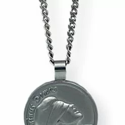 Meester Des Huizes Hanger Surrender